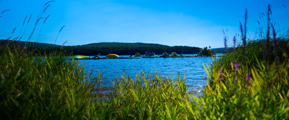Photo du Wi Splash au lac des Vieilles Forges depuis le bord Photo du Wi Splash au lac des Vieilles Forges depuis le bord