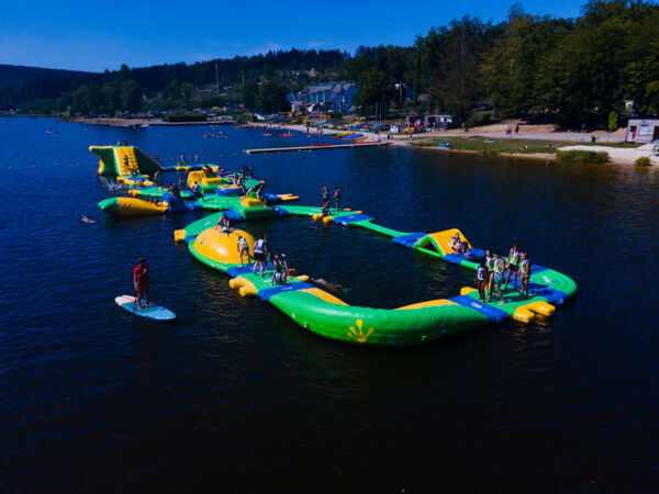 Vue aérienne du Wi Splash au lac des Vieilles Forges Vue aérienne du Wi Splash au lac des Vieilles Forges