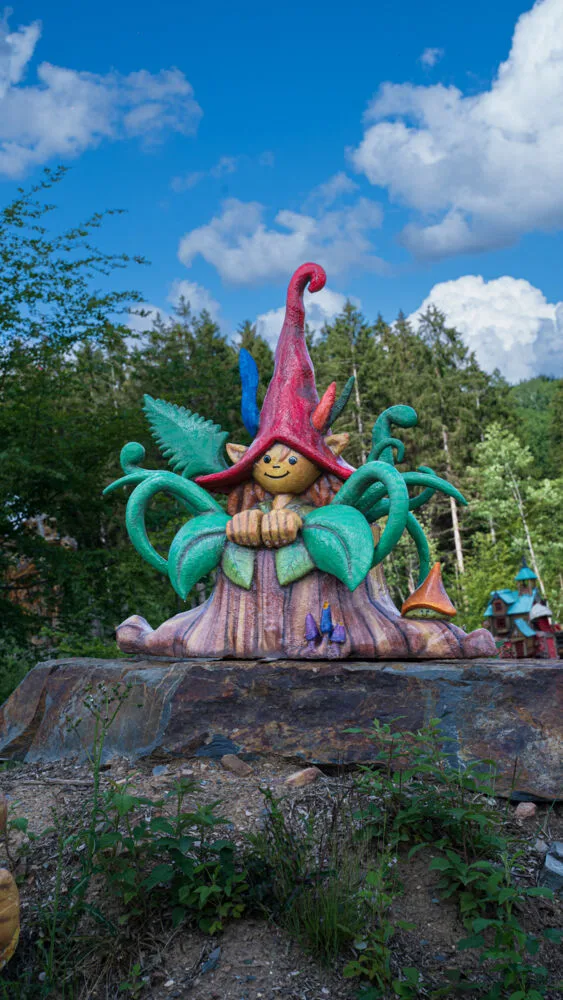 Sculpture de « Elfy » dans le parc